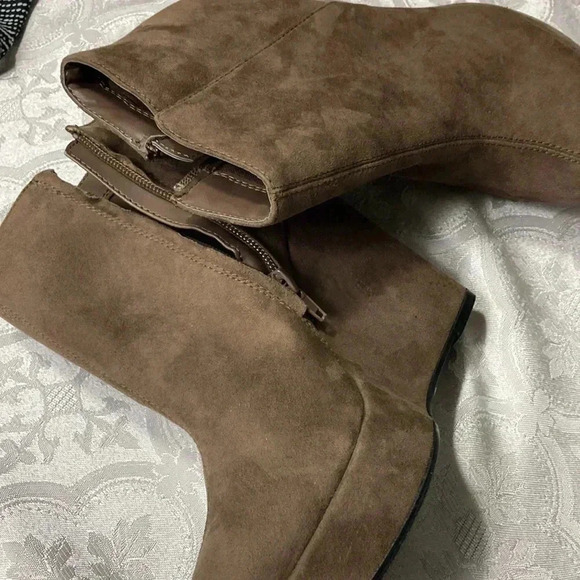 Forever 21 women boot 5.5 - Picture 13 of 16